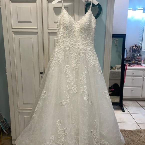 Dresses & Skirts - Allure Bridals Wedding dress
